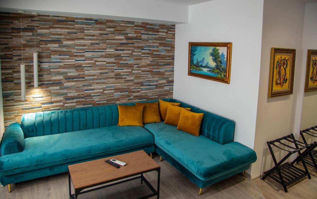 Lucas Central Premium Studios Тирана Экстерьер фото