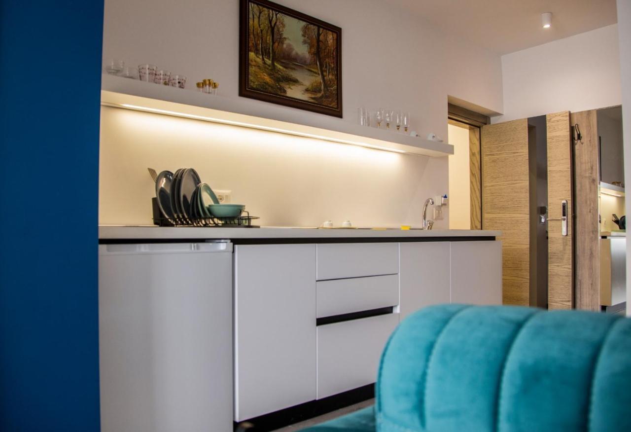 Lucas Central Premium Studios Тирана Экстерьер фото